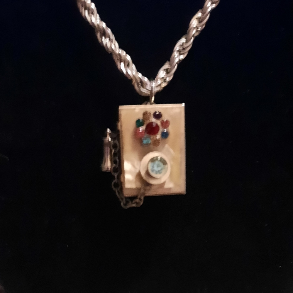 Vintage trinket, pill box Old Timey phone rhinestone pendant and charm - Picture 16 of 16
